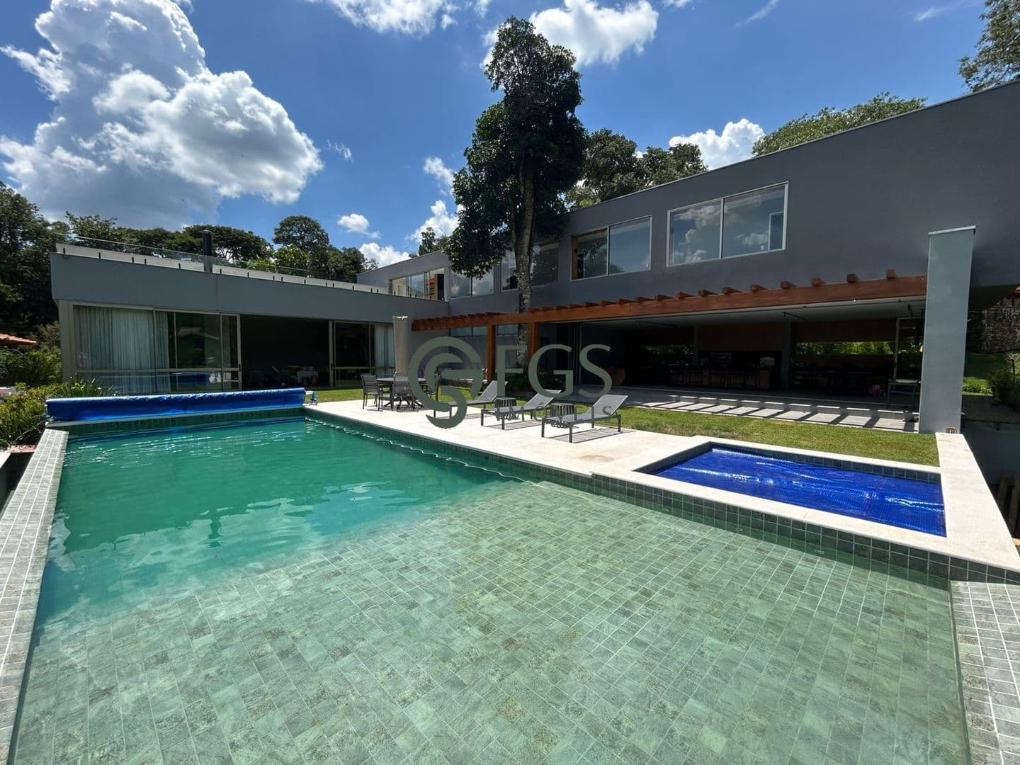 Modern 5-Suite House for Rent in Porto de Ibiúna