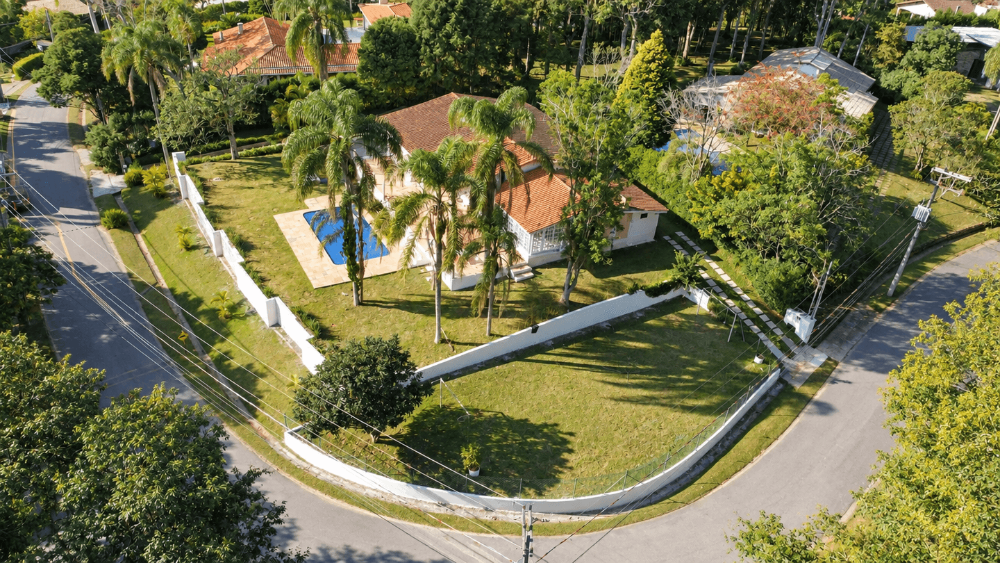 Casa para locação em condomínio com segurança 24 horas, lazer e náutica.
