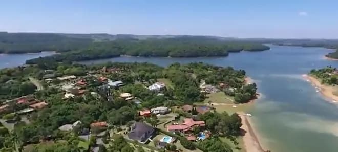 Somos exclusivos em imóveis nos condomínios fechados na beira da represa.